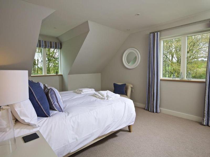 3 The Drive Hillfield Village - image 48