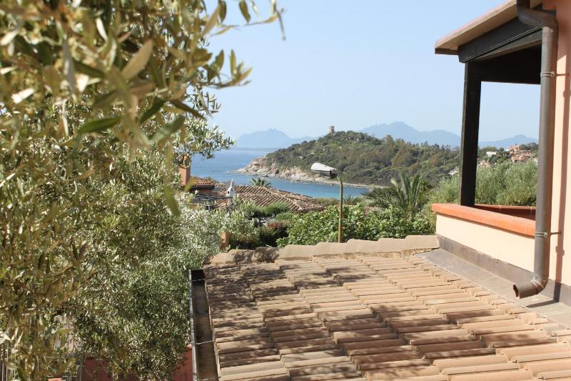 One-Bedroom Apartment with Terrace and Sea View image 4