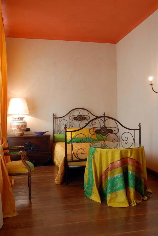 Small Double Room image 4