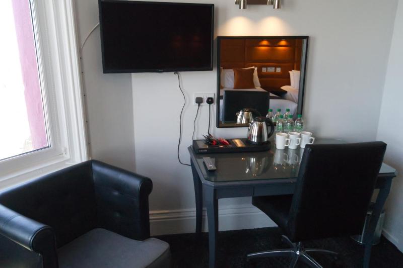 Superior Triple Room with Sea View image 1