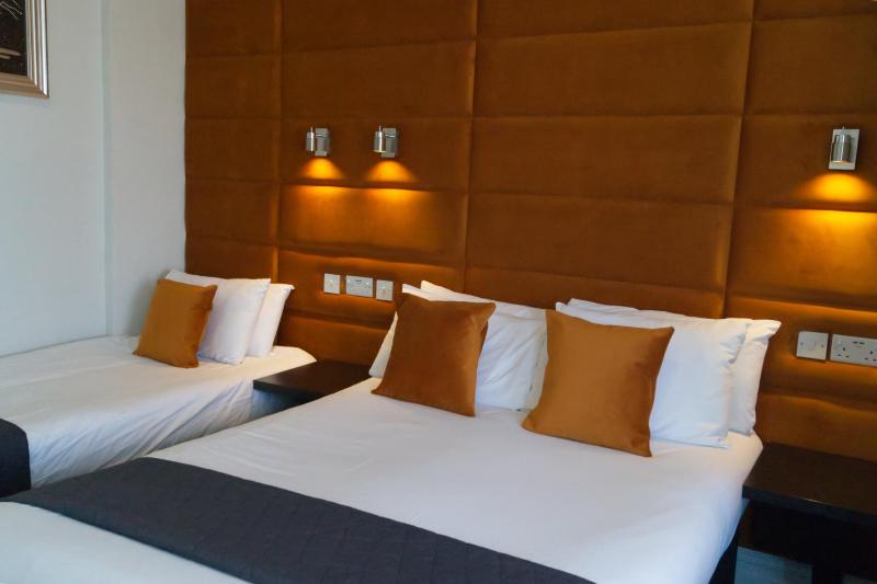 Superior Triple Room with Sea View image 2
