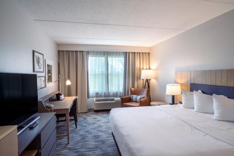 King Room image 3