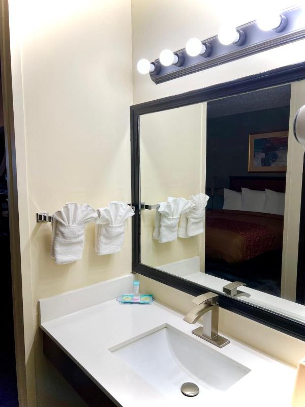 Double Room with Two Double Beds - Non-Smoking image 3