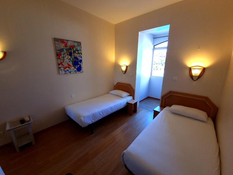 Standard Twin Room image 1