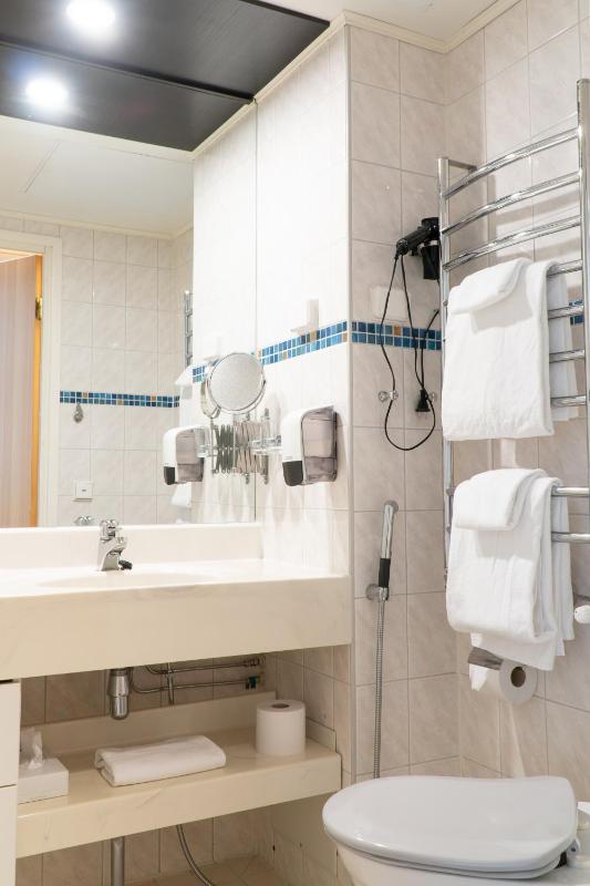 Single Room with Spa Access image 1