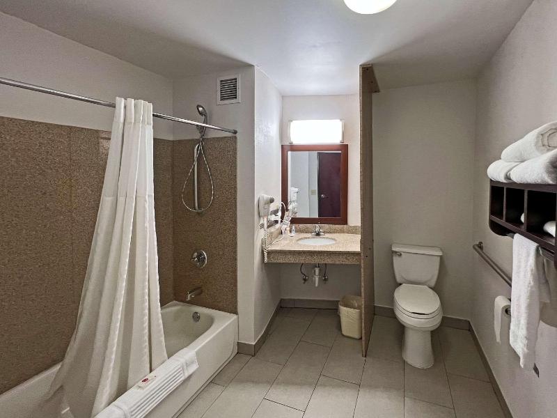 Suite with Two Queen Beds - Accessible/Non-Smoking image 1