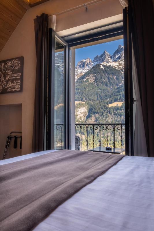 Deluxe Room with Balcony and Mountain View image 4