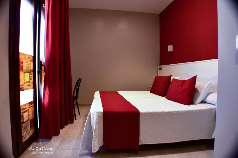 Deluxe Room image 2