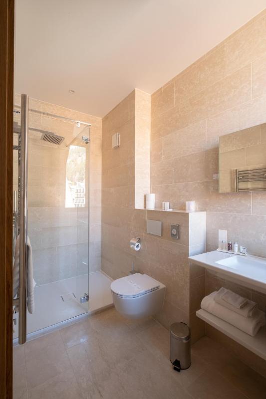 Superior Room with Balcony image 3