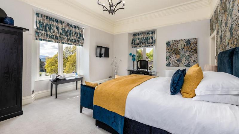 Luxury Room 4 with view image 1