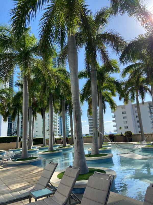 Four Seasons Hotel Miami - Luxury Private Residences - image 2
