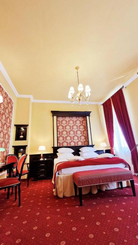 Deluxe Double Room image 2