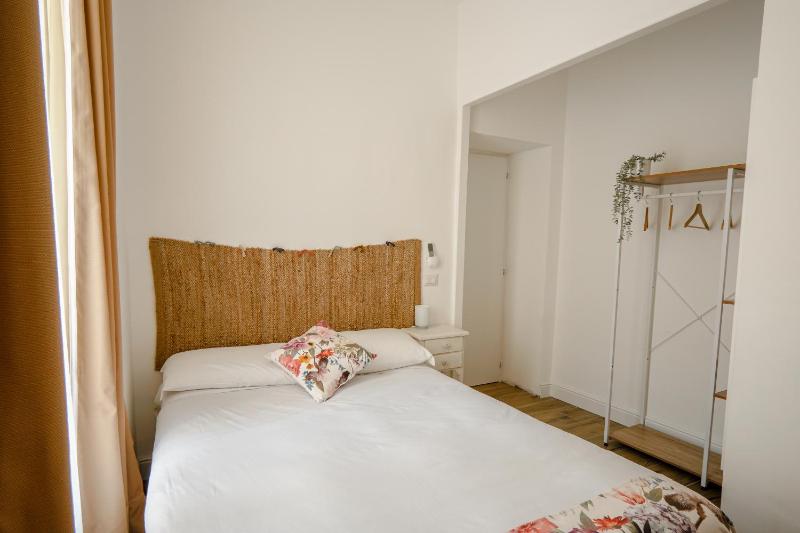 Single Room image 3