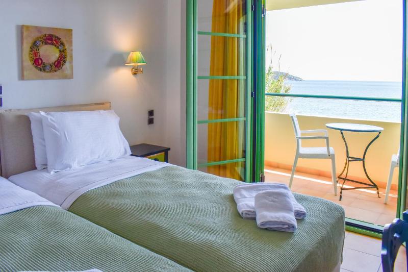 Twin Room with Sea View image 2