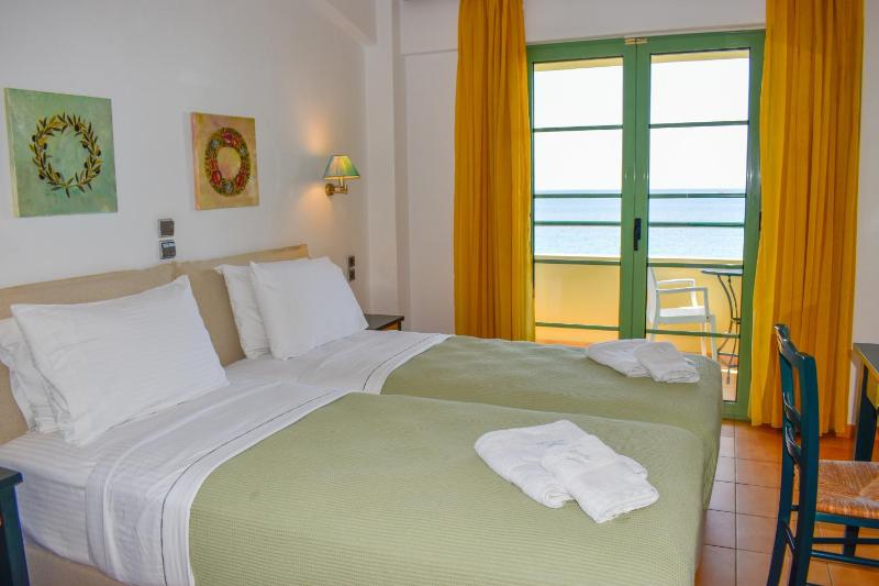 Twin Room with Sea View image 3