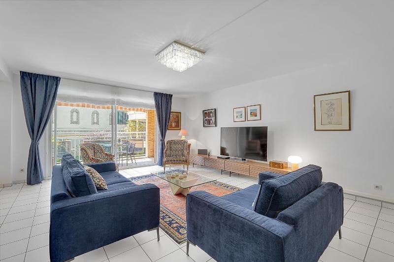 LES JARDINS DE L'OLYMPE - Appartement lumineux de 137m2 - image 7