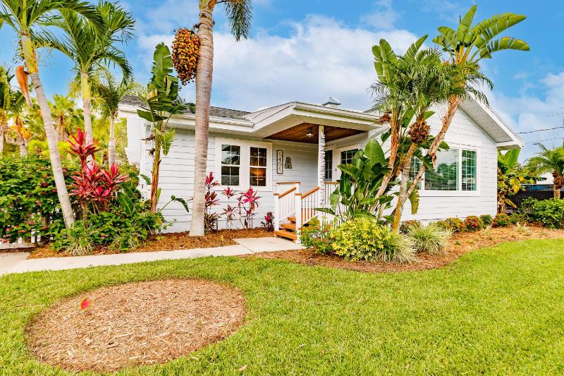 5405 Plaza De Las Palmas, Siesta Key, FL (Tropical Paradise) W/Pool image 4