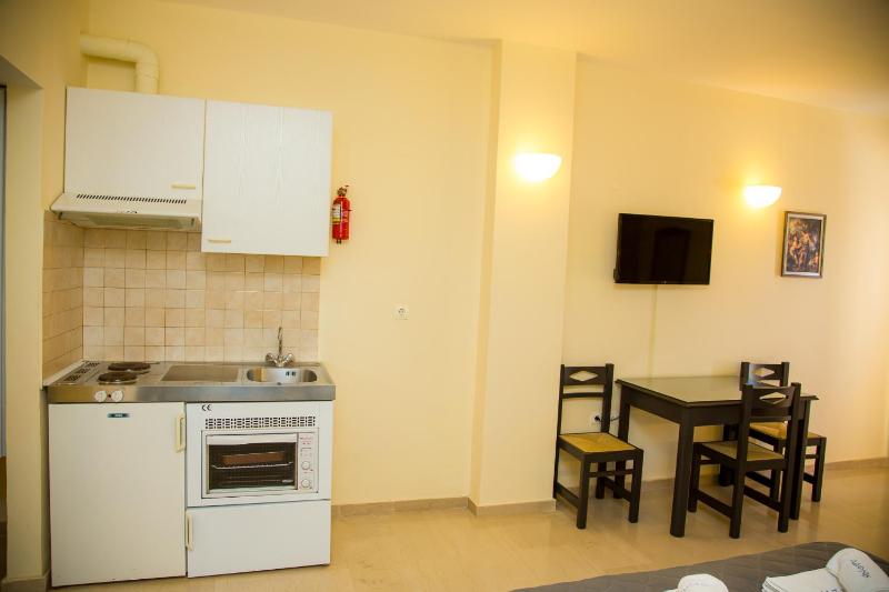 Studio (3 Adults) image 3