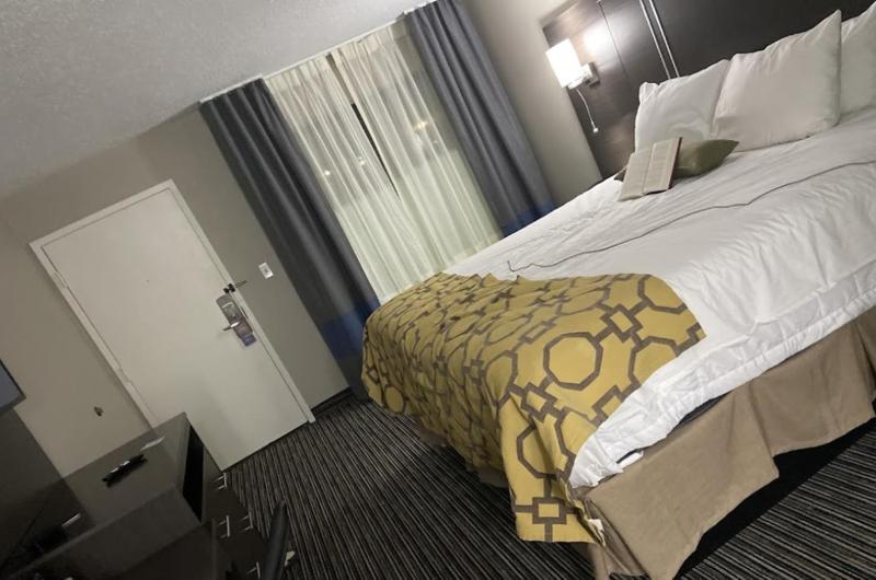 King Room - Mobility Access/Non-Smoking image 4