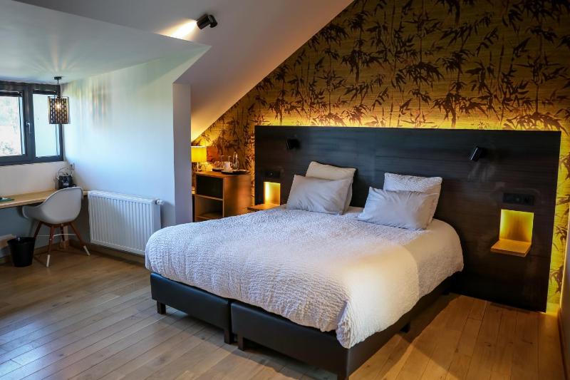 Junior Suite with Garden View image 4