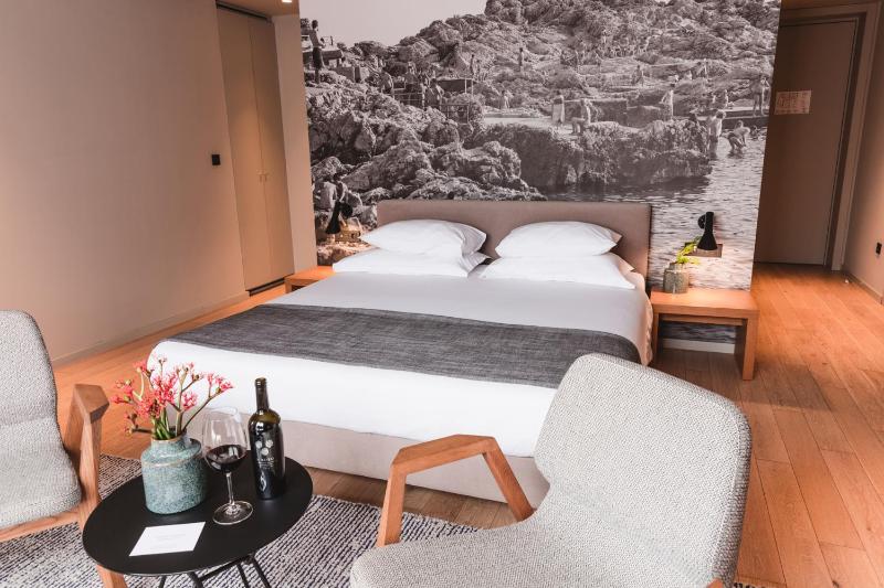 Deluxe Double Room with Balcony image 1