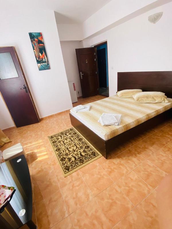 Double Room image 1
