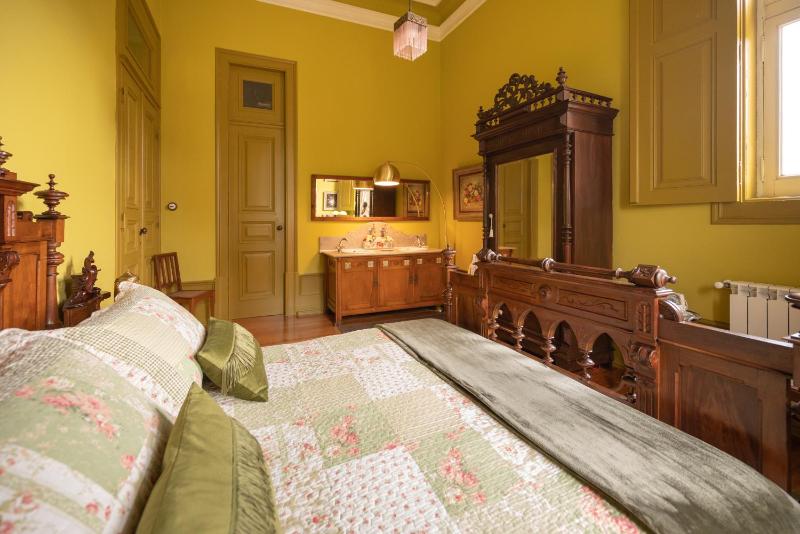 Deluxe Double Room image 3