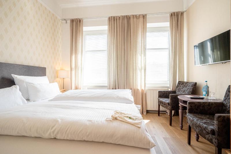 Standard Double Room image 4