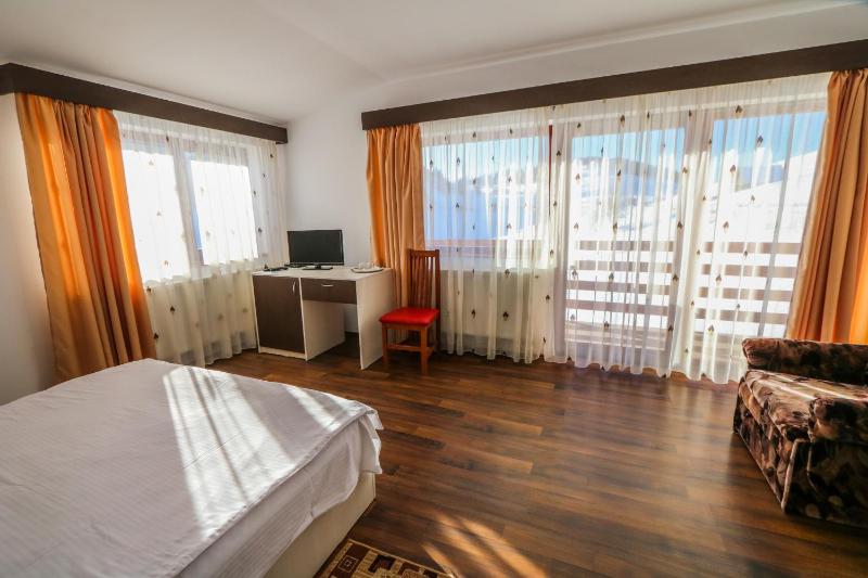 Double Room with Balcony image 1
