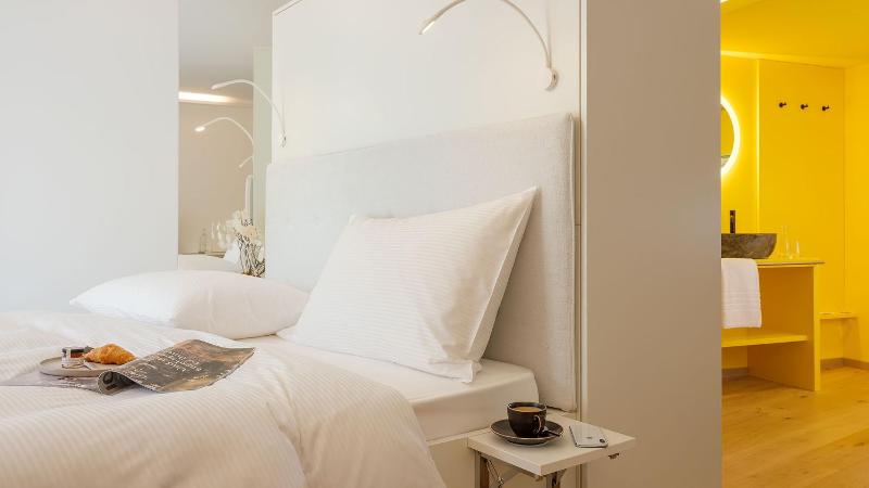 Deluxe Double Room image 2