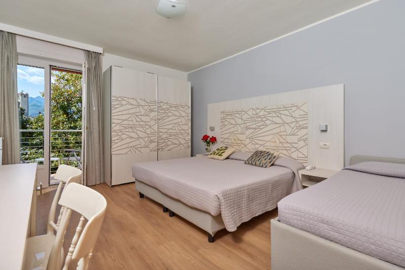 Double Room with Extra Bunk Bed and Balcony image 4