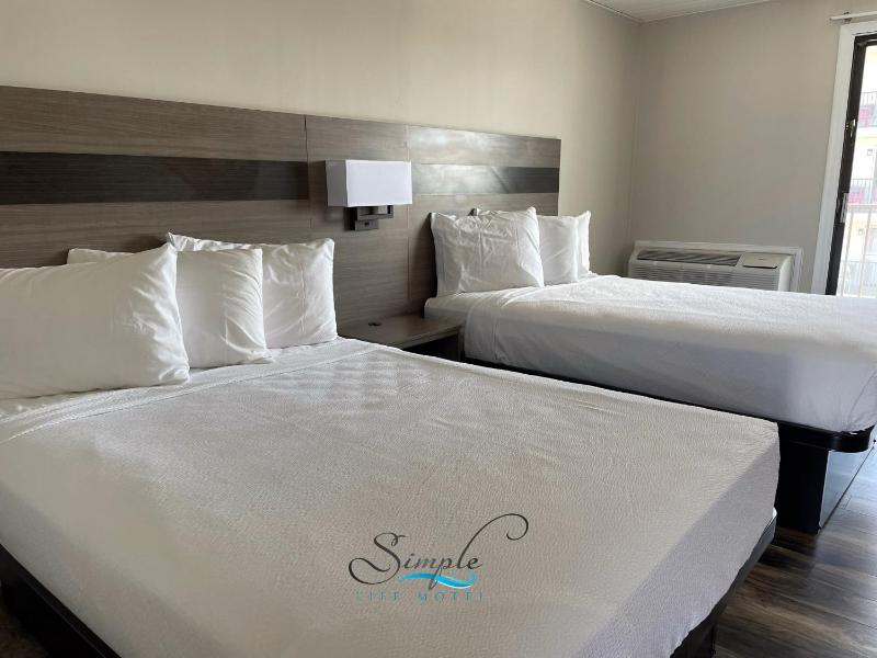 Deluxe Double Room with Balcony image 2