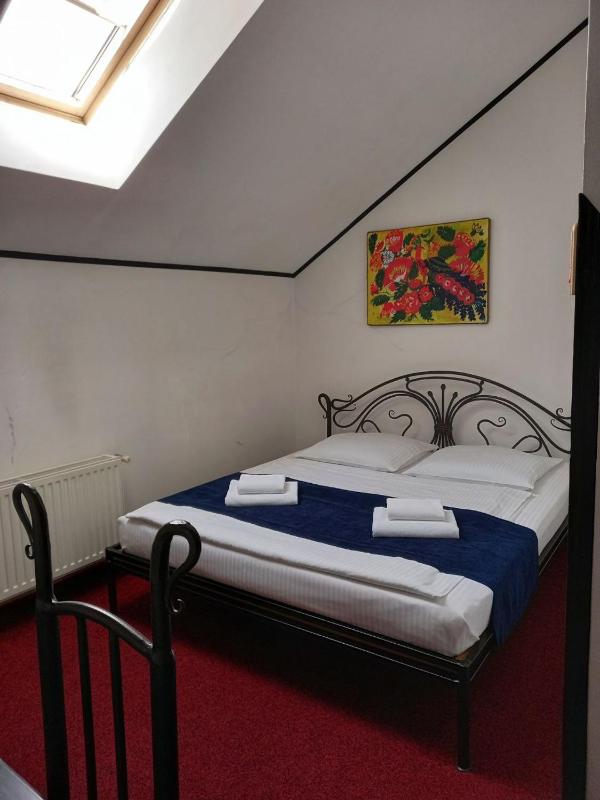 Standard Double Room image 3