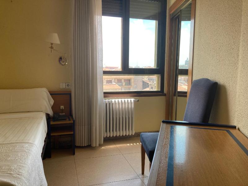 Single Room image 3