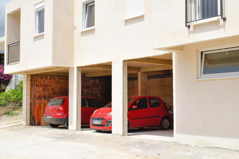 Bonaca Holiday Apartments Bar - image 6
