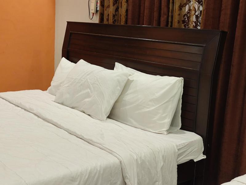 Deluxe Double Room with Bath image 3