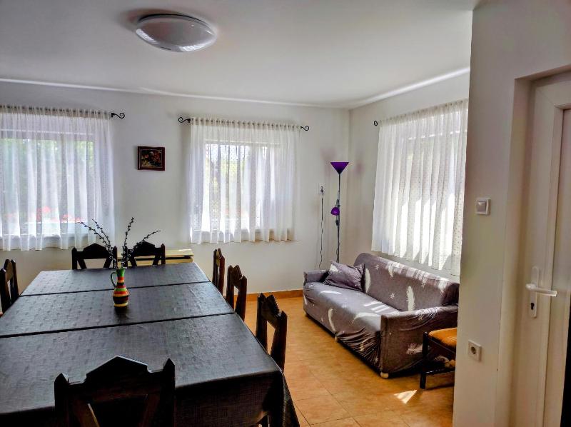 Four-Bedroom House with Balcony and Terrace - Zöldváralja utca  image 3