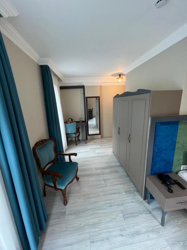 Deluxe Double Room with Balcony image 4
