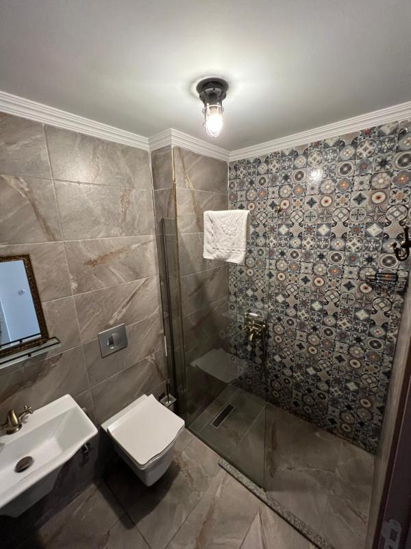 Deluxe Double Room with Balcony image 3
