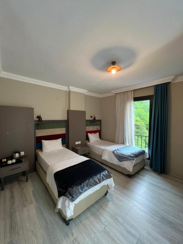 Deluxe Triple Room image 4