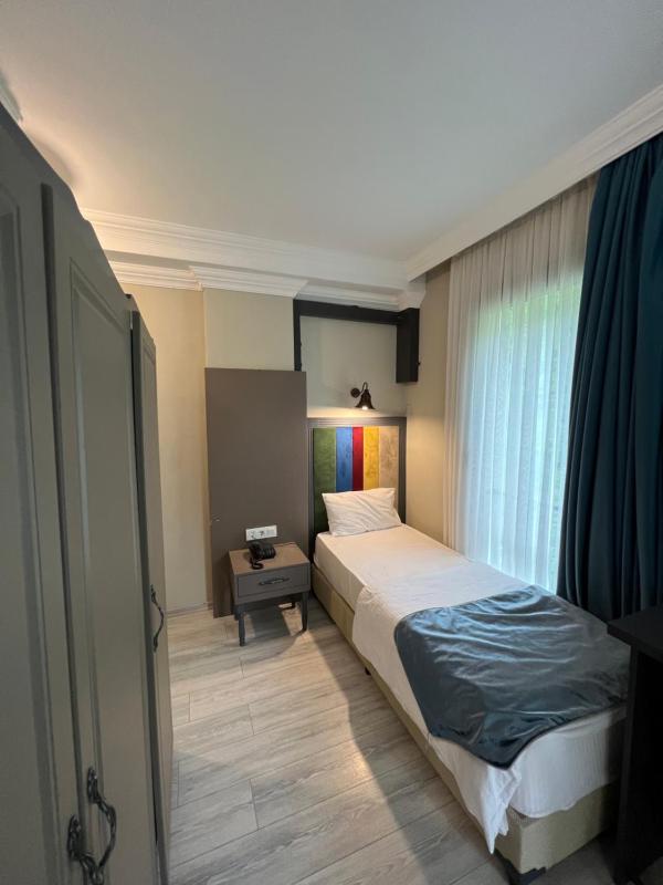 Deluxe Triple Room image 3