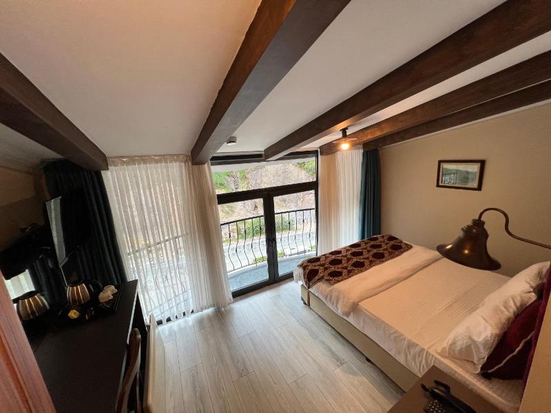 Double Room with Mountain View image 3