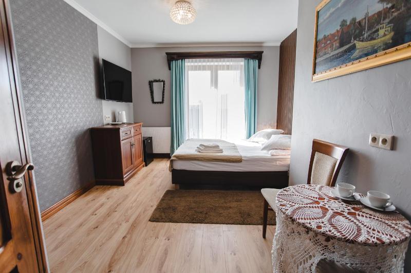 Double Room with Balcony image 3