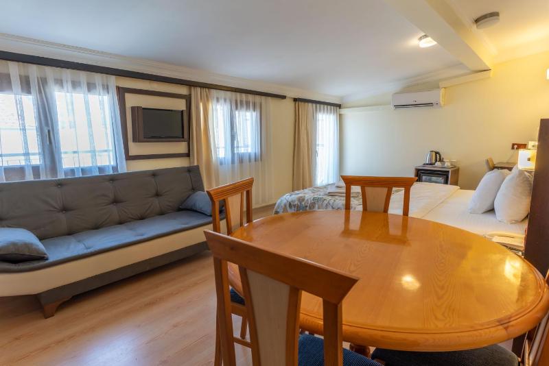 Family Room with Street View image 3