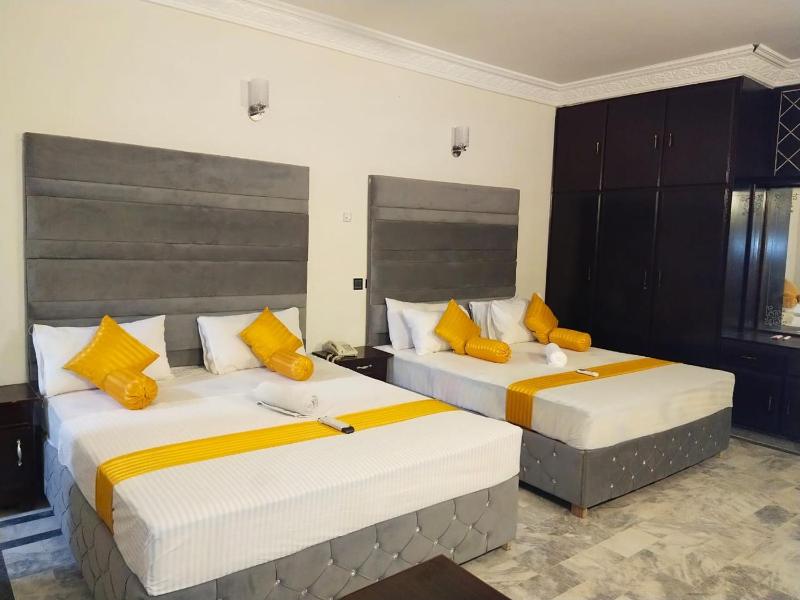 Deluxe Quadruple Room image 2