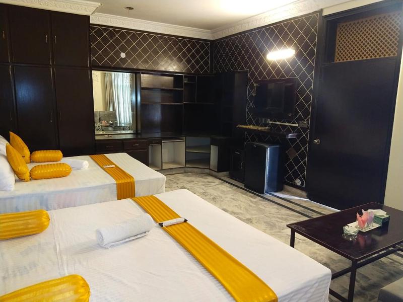 Deluxe Quadruple Room image 3