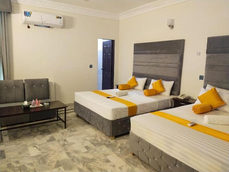 Deluxe Quadruple Room image 4