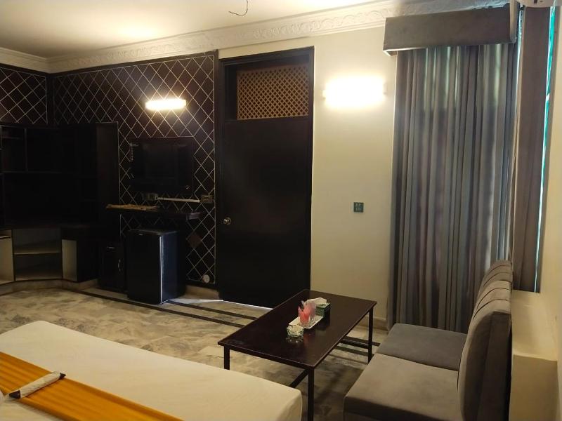 Deluxe Suite image 3