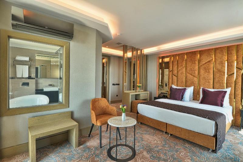 Junior Suite with Sea View image 2