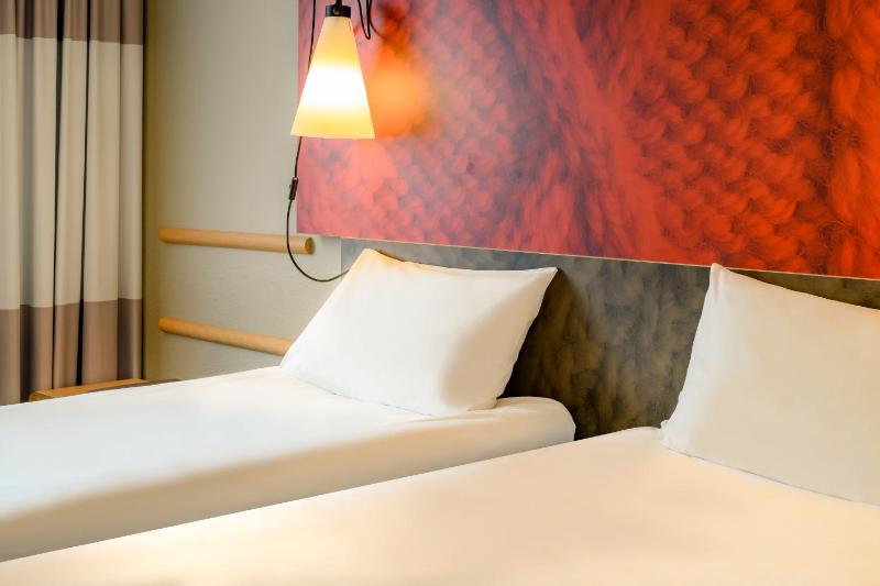 Standard Twin Room with 2 single beds image 2